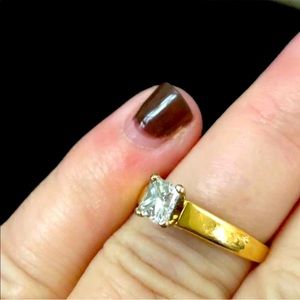 Beautiful 18k yellow gold engagement ring